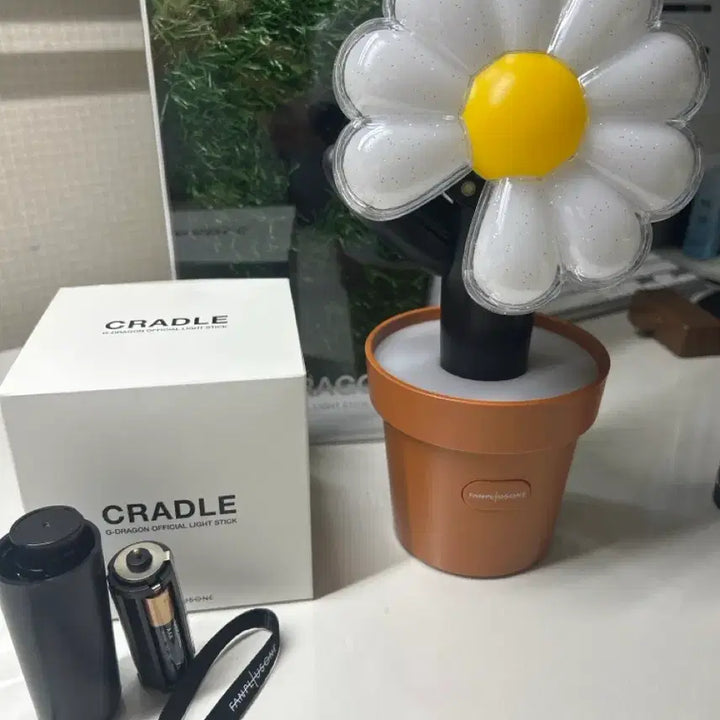 [BUNJANG] G-Dragon Lightstick Set / 지드래곤 응원봉+거치대+충전용 배터리