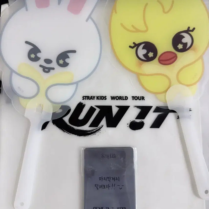 [BUNJANG] Stray Kids SKZOO Run Away Concert VIP Gift Bundle Set (Fan, Photocard Set) / 스트레이키즈 스키즈 런잇 콘서트 8/2 막막콘 입장기프트 특전 부채&amp;포토카드 일괄