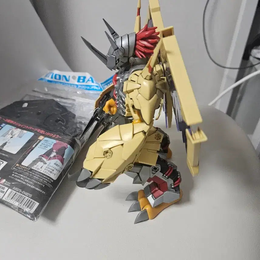 [BUNJANG] Digimon Figure-rise Wargreymon Plastic Model Kit (Pre-assembled) with Action Base / (가조립) 디지몬 피규어라이즈 워그레이몬 프라모델 액션베이스 포함