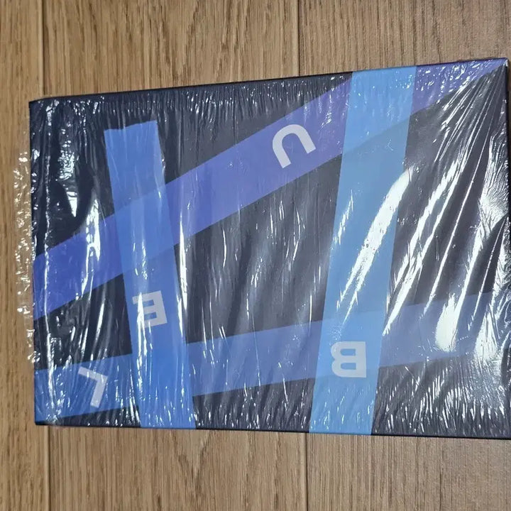 [BUNJANG] Lucy Blue Album Unsealed (Photocard Included) / [개봉] 루시 블루 앨범 (포카 O)