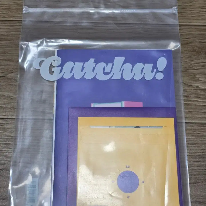[BUNJANG] Lucy Gatcha Album (Unsealed) / [개봉] 루시 갓챠 앨범 (포카, 코인o)