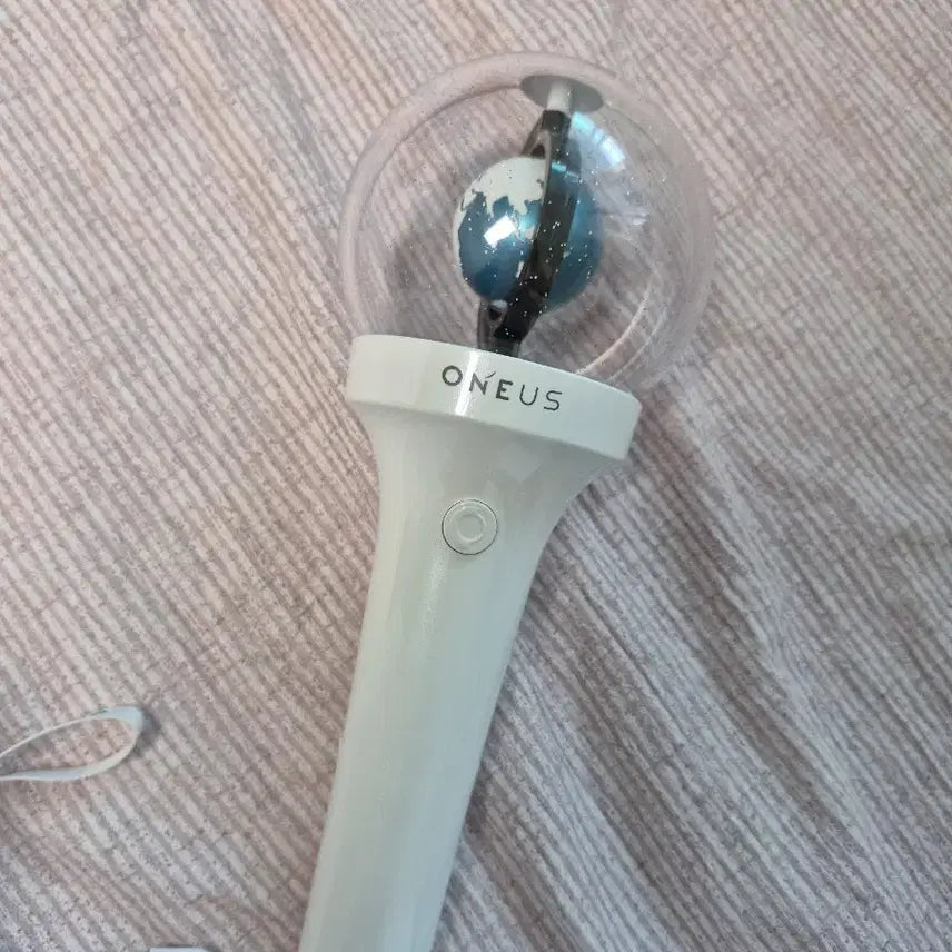 [BUNJANG] ONEUS Official Light Stick Version 2 / 원어스 응원봉 버전2 양도합니다