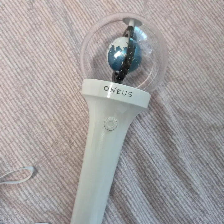[BUNJANG] ONEUS Official Light Stick Version 2 / 원어스 응원봉 버전2 양도합니다