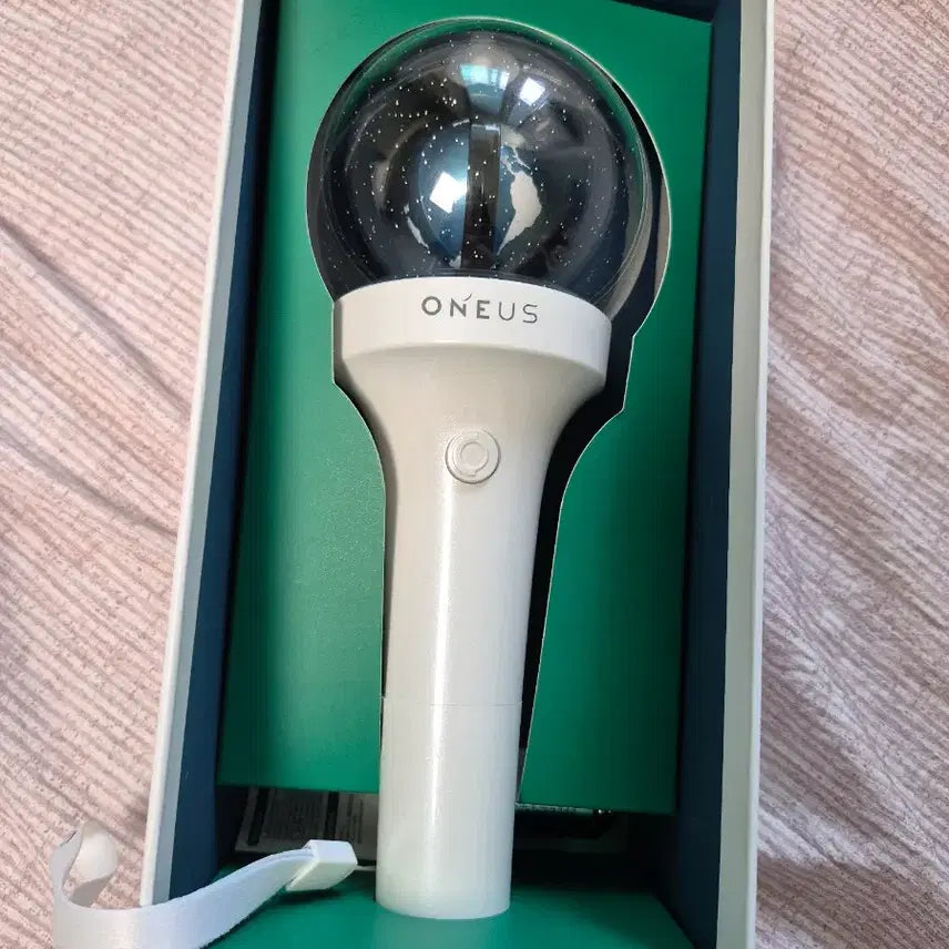 [BUNJANG] ONEUS Official Light Stick Version 2 / 원어스 응원봉 버전2 양도합니다