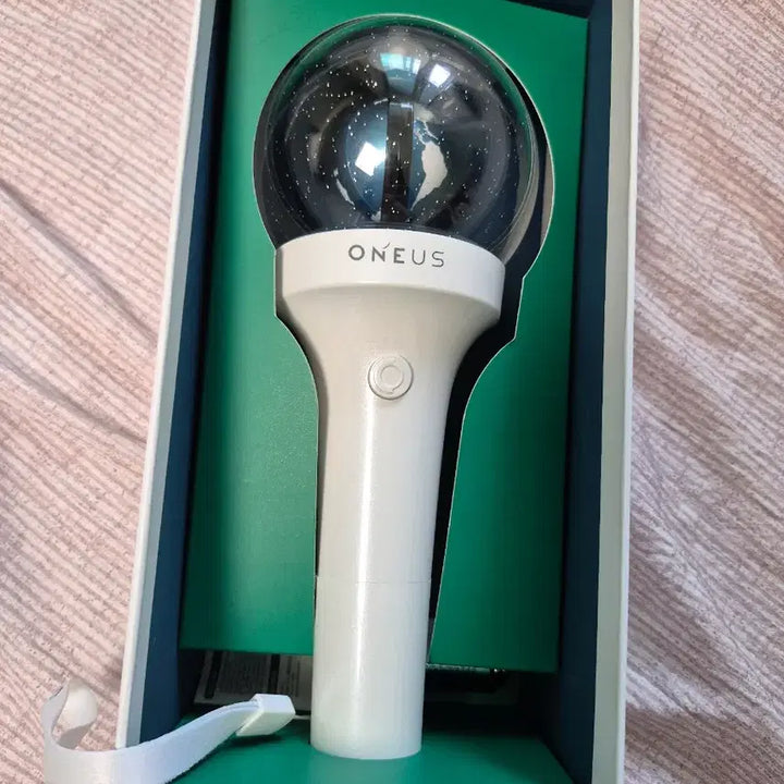 [BUNJANG] ONEUS Official Light Stick Version 2 / 원어스 응원봉 버전2 양도합니다