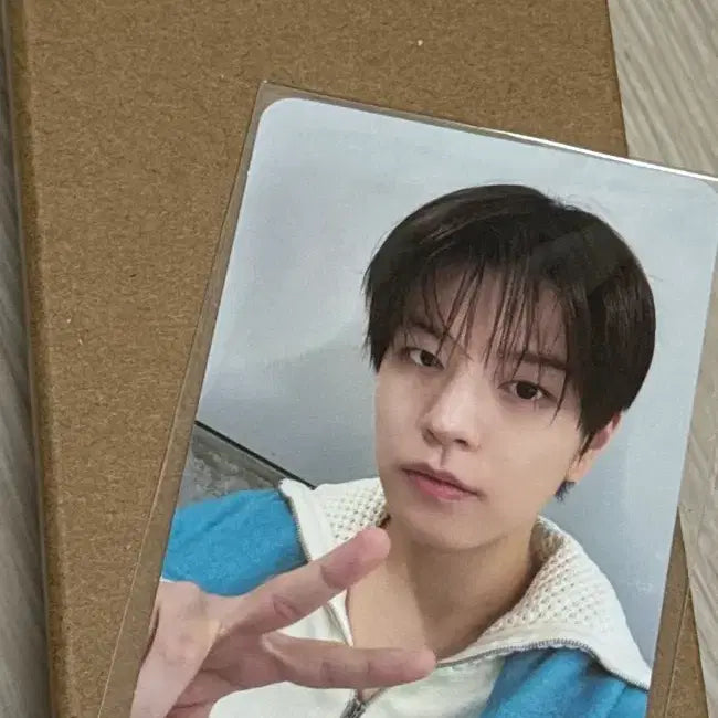 [BUNJANG] Stray Kids Seungmin This&amp;That Music Core 2nd Week Fan Meeting Photocard / (역조공 손선풍기도 포함)스트레이키즈 스키즈 This&amp;That 음악중심 2주차 승민 공방포카 양도