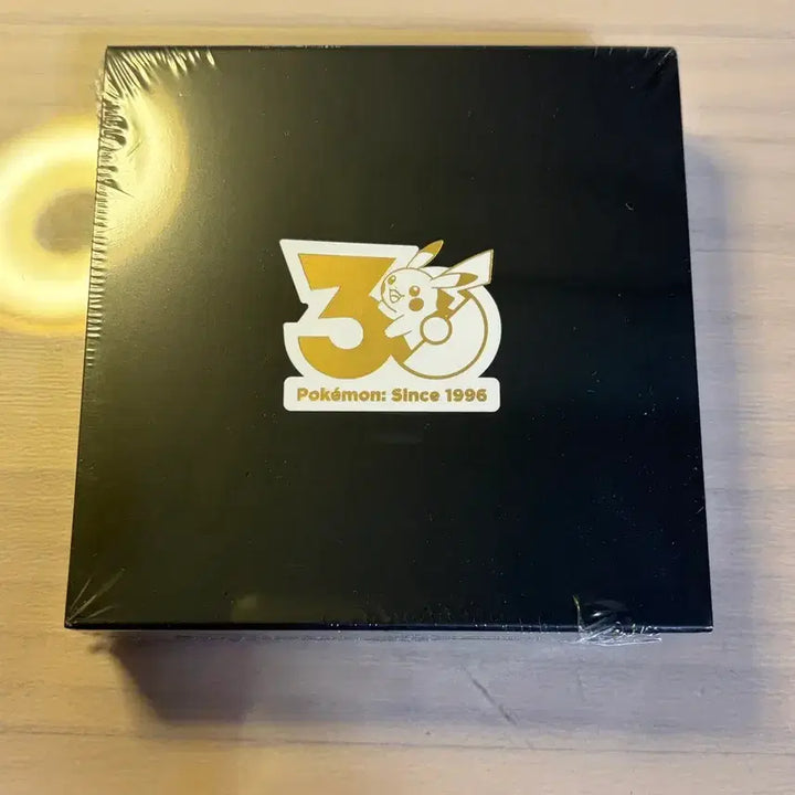 [BUNJANG] Pokemon 30th Anniversary August Badge (Sealed) / 미개봉) 포켓몬 스토어 30주년 기념 8월 뱃지