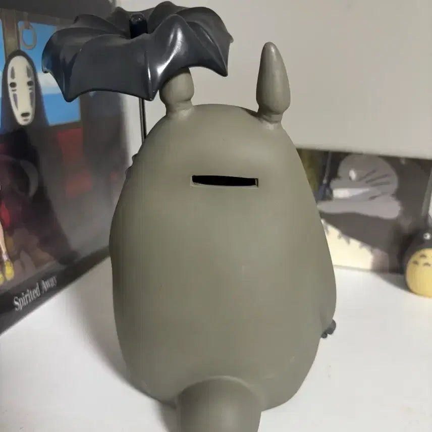 [BUNJANG] Ghibli My Neighbor Totoro Large Totoro with Umbrella Coin Bank Figure / 지브리 이웃집 토토로 커다란 피규어 동전 저금통 판매!!