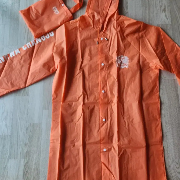 [BUNJANG] Shinhwa Photobook WILD &amp; Raincoat / 신화 포토북 WILD및 우비