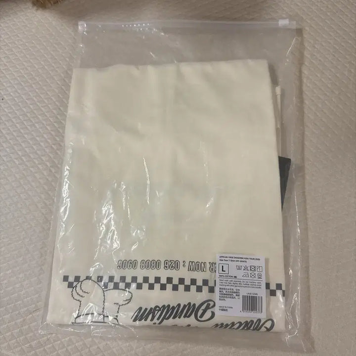 [BUNJANG] Official Hige Dandism Asia Tour 2026 Off-White T-Shirt (L, Sealed) / [L][미개봉] 히게단 아시아투어 2026 오프화이트 티셔츠 미개봉