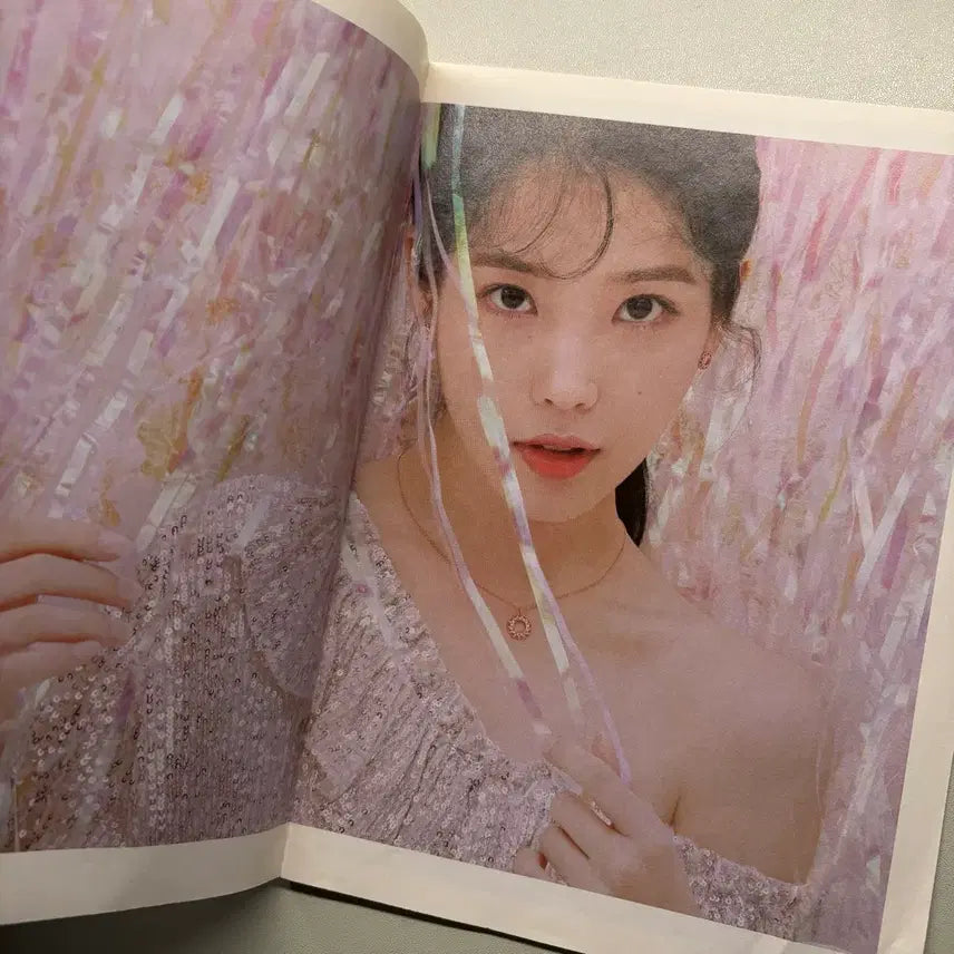 [BUNJANG] IU 2019 J.ESTINA High Cut Magazine Pictorial / 아이유 2019 제이에스티나 하이컷 화보 잡지