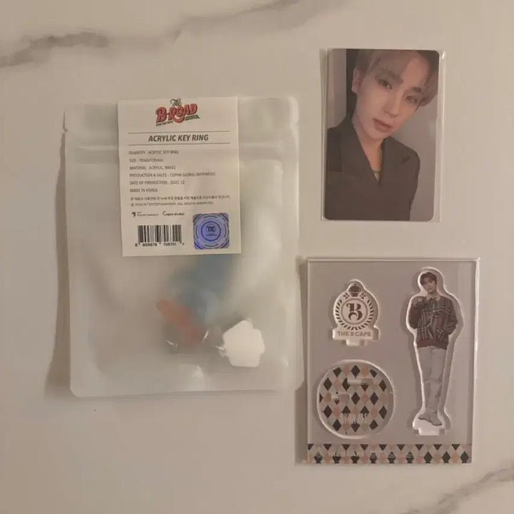 [BUNJANG] The Boyz Hyunjae TMRW Bundle Set Photocard, Lucky Draw Acrylic Stand, Cafe Acrylic Keyring / 더보이즈 현재 아크릴 키링 THE B cafe 아크릴 스탠드 TMRW 포카 일괄