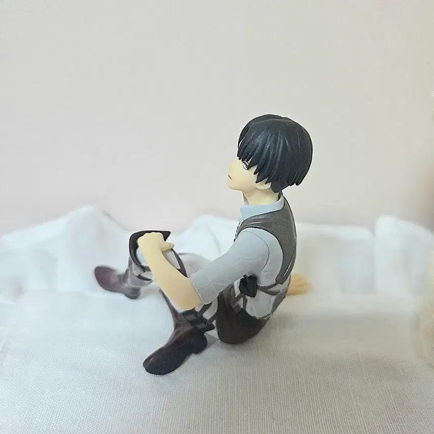 [BUNJANG] Attack on Titan Levi Ichiban Kuji G Prize Figure / 진격의거인 리바이 제일복권 이치방쿠지 g상 고전 피규어