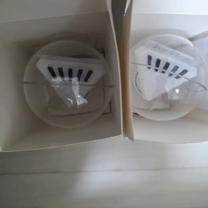 [BUNJANG] Younha First Official Lightstick (Photocard Included) / 윤하 첫번째 응원봉 (포카포함)