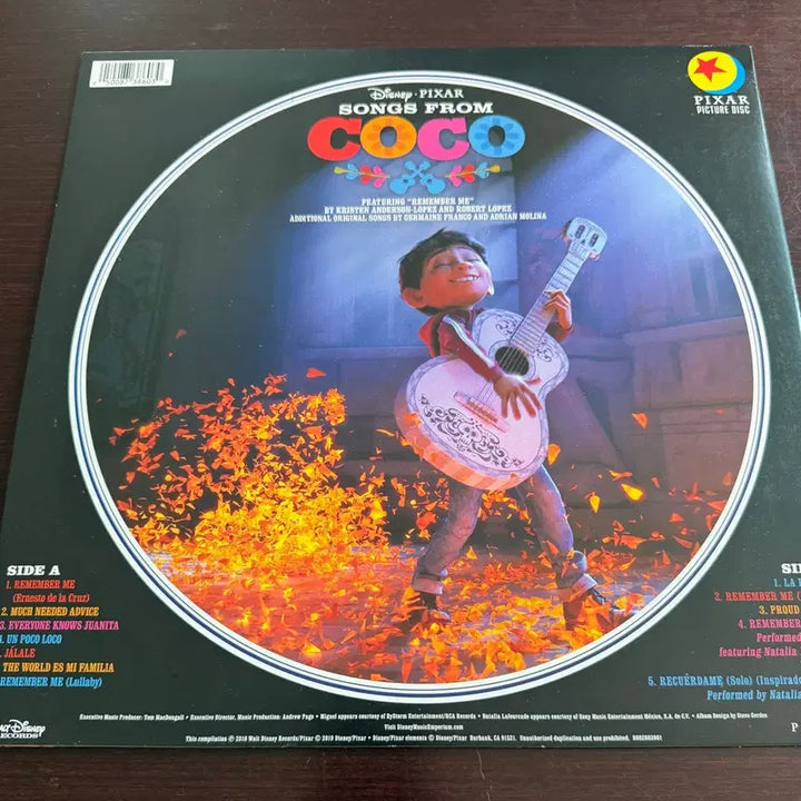 [BUNJANG] Disney Pixar Coco Original Soundtrack Picture Disc LP / 디즈니 픽사 애니메이션 코코의 대표곡들을 담은 오리지널 사운드트랙 픽처 디스크 LP