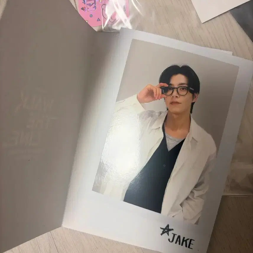 [BUNJANG] ENHYPEN Jake WALK THE LINE Cinema Photocard POB / 웤더라 WALK THE LINE 시네마 제이크 특전
