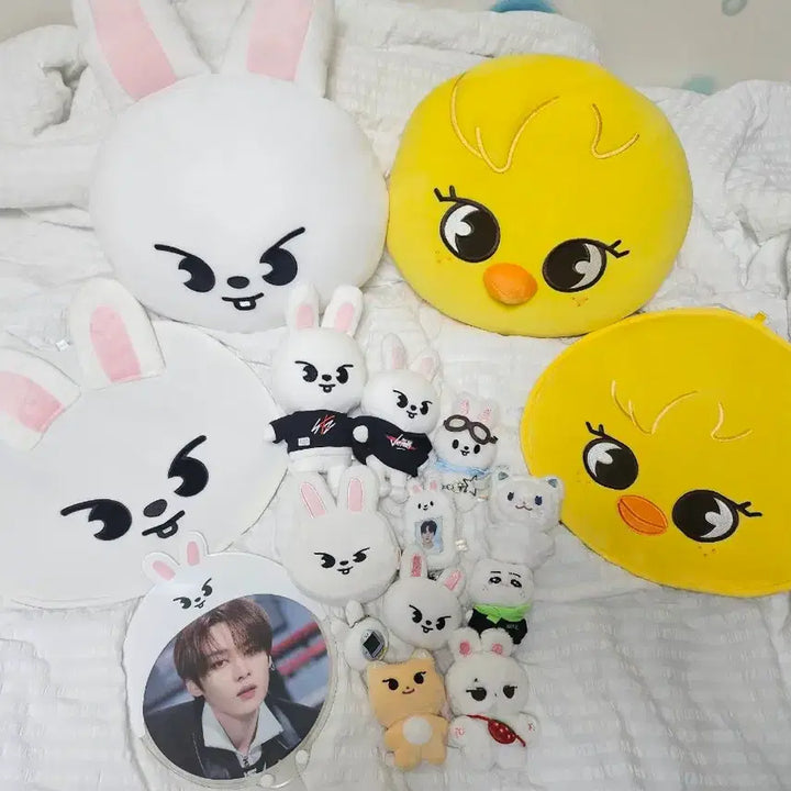 [BUNJANG] Stray Kids LeeKnow Rabbit Uchiwa Case / 스트레이키즈 리빗 리노 우치와 케이스
