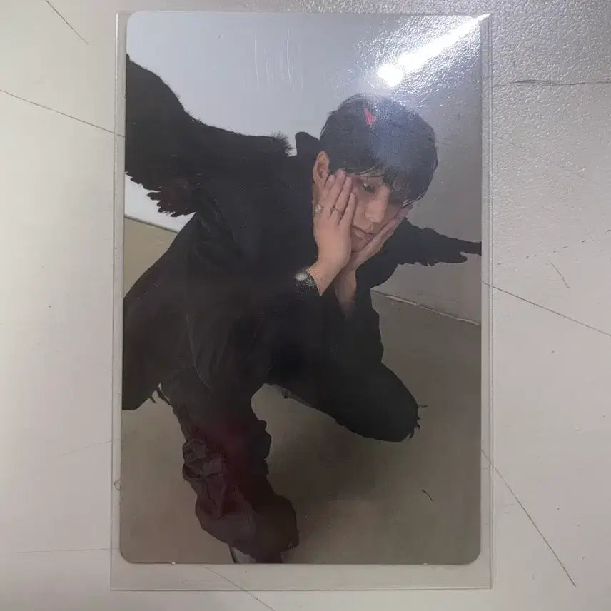 [BUNJANG] Young K Devil Squatting Photocard / 영케이 악마쭈구리
