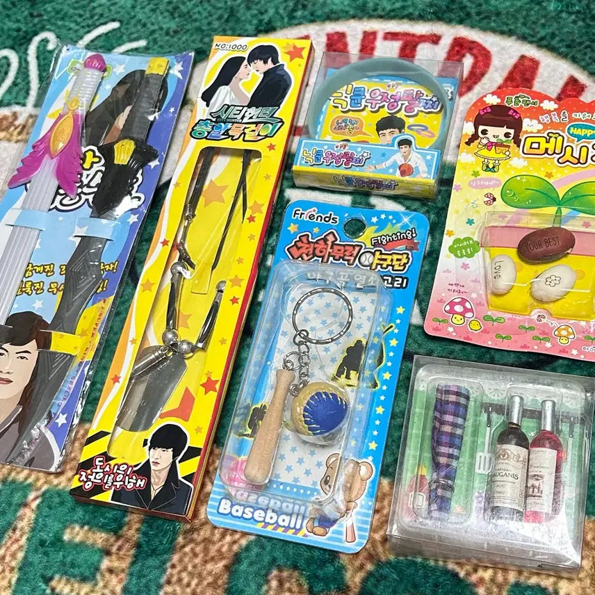 [BUNJANG] Vintage Stationery Collection: Invincible Baseball Team, City Hunter, Nichkhun, Warrior Baek Dong-soo, Message Kong, Miniature Figures / 고전문구 천하무적 야구단 / 시티헌터 / 닉쿤 / 무사 백동수 / 메세지 콩 / 미니어쳐 피규어 등등