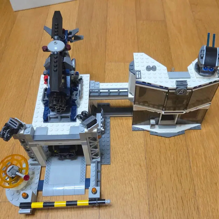 [BUNJANG] LEGO Marvel 76131 Avengers Compound Battle Set (Complete with Large Hulk/Thanos Figures) / [정품] 레고 마블 76131 어벤져스 연합 전투 (헐크/타노스 대형 피겨 포함 완비)
