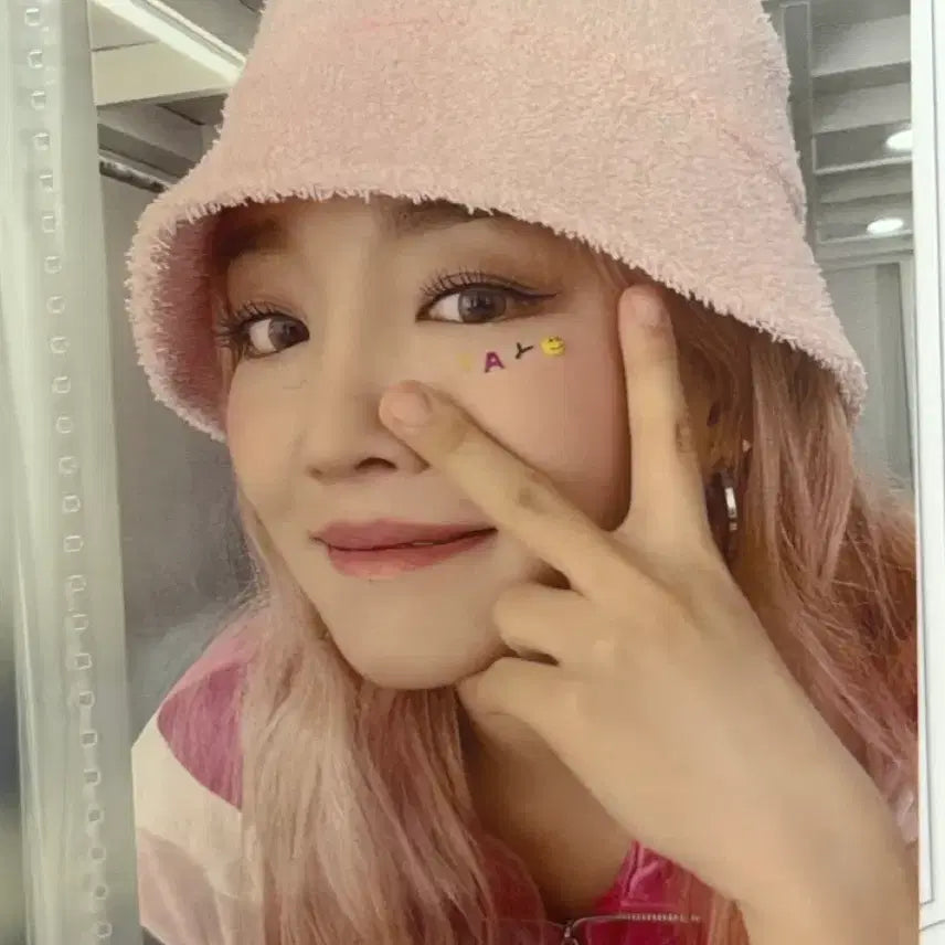[BUNJANG] Younha Official Lightstick Photocard Bundle Set / 윤하 응원봉 포카 일괄