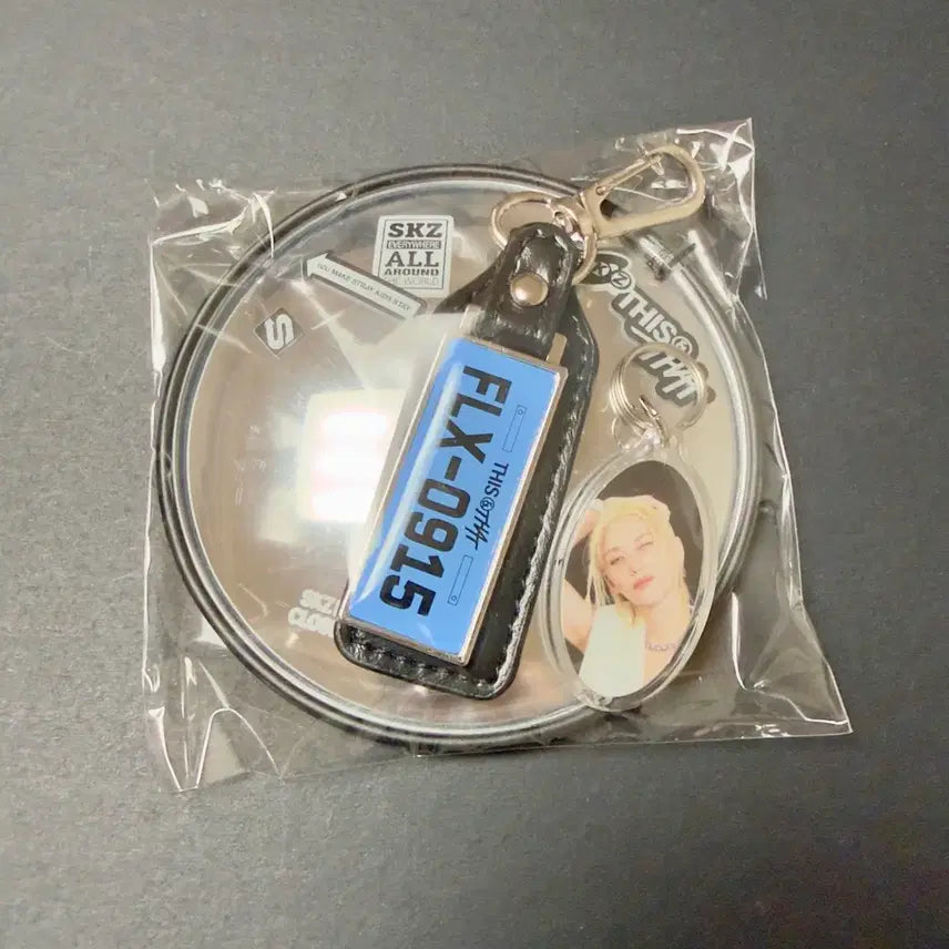 [BUNJANG] Stray Kids Felix THIS&amp;THAT Limited Edition Truck Ver. Mirror Keyring / 스트레이키즈 필릭스 디스앤댓 한정반 트럭 ver. 거울 키링 THIS&amp;THAT