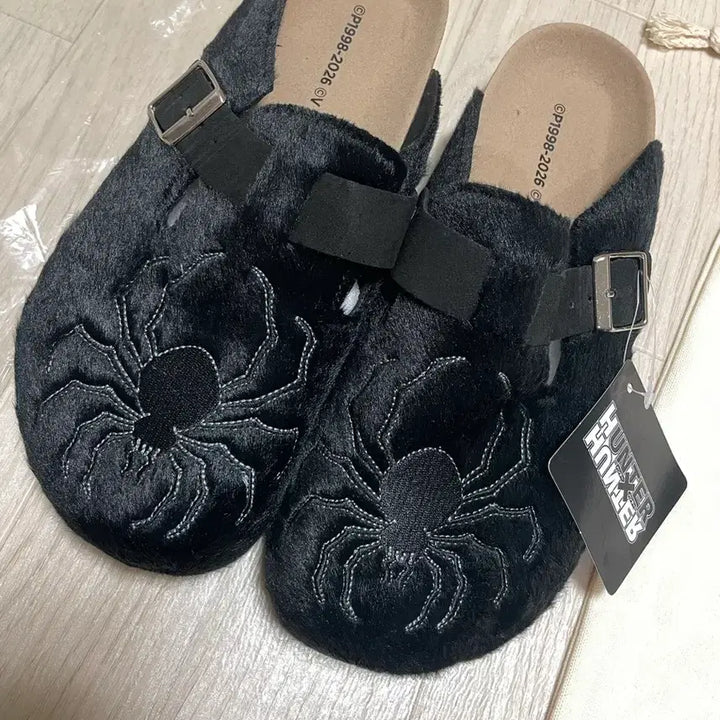 [BUNJANG] Hunter x Hunter Neptune Collaboration Suede Clogs / Chibi 헌터헌터 환영여단 클로그