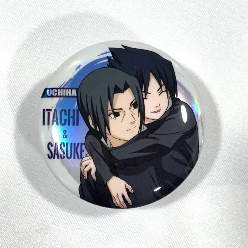 [BUNJANG] Uchiha Itachi &amp; Sasuke Carrying Style Can Badge (Sealed) / 우치하 이타치 사스케 어부바 캔뱃지 미개봉