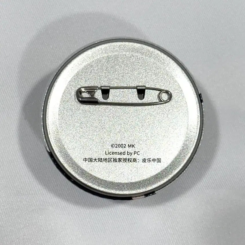 [BUNJANG] Uchiha Itachi &amp; Sasuke Carrying Style Can Badge (Sealed) / 우치하 이타치 사스케 어부바 캔뱃지 미개봉