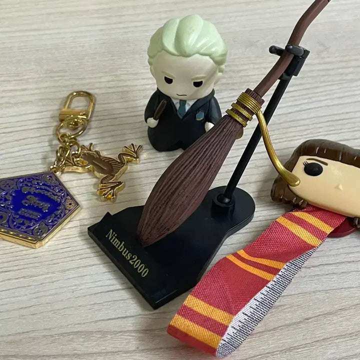 [BUNJANG] Harry Potter Chocolate Frog Malfoy Broomstick Gachapon Bundle Set / 해리포터 개구리초콜릿 말포이 킨더조이 빗자루가챠양도