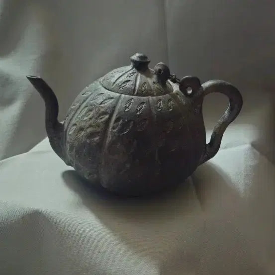 [BUNJANG] Handcrafted Pumpkin-Shaped Teapot with Impressed Pattern / 호박형 수공예 주전자