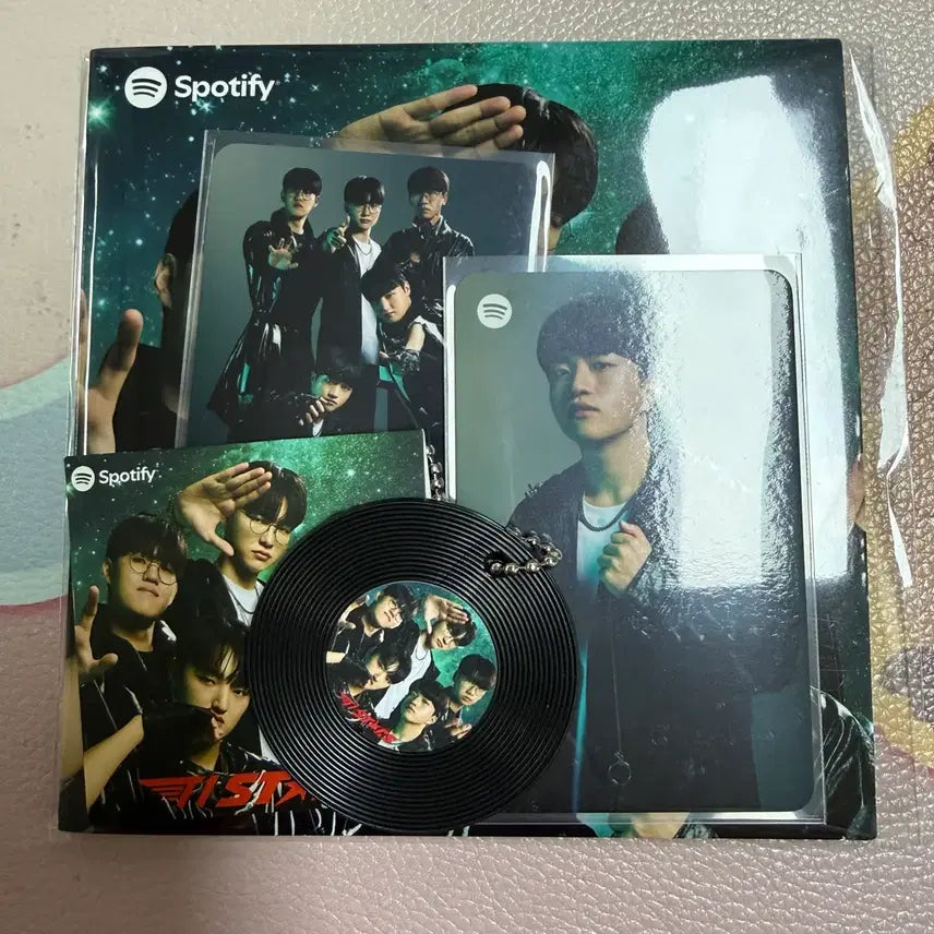 [BUNJANG] T1 Spotify Group Photocard Set + Keria Photocard / t1 스포티파이 단체포카 + 케리아 포토카드 2~3등상 세트