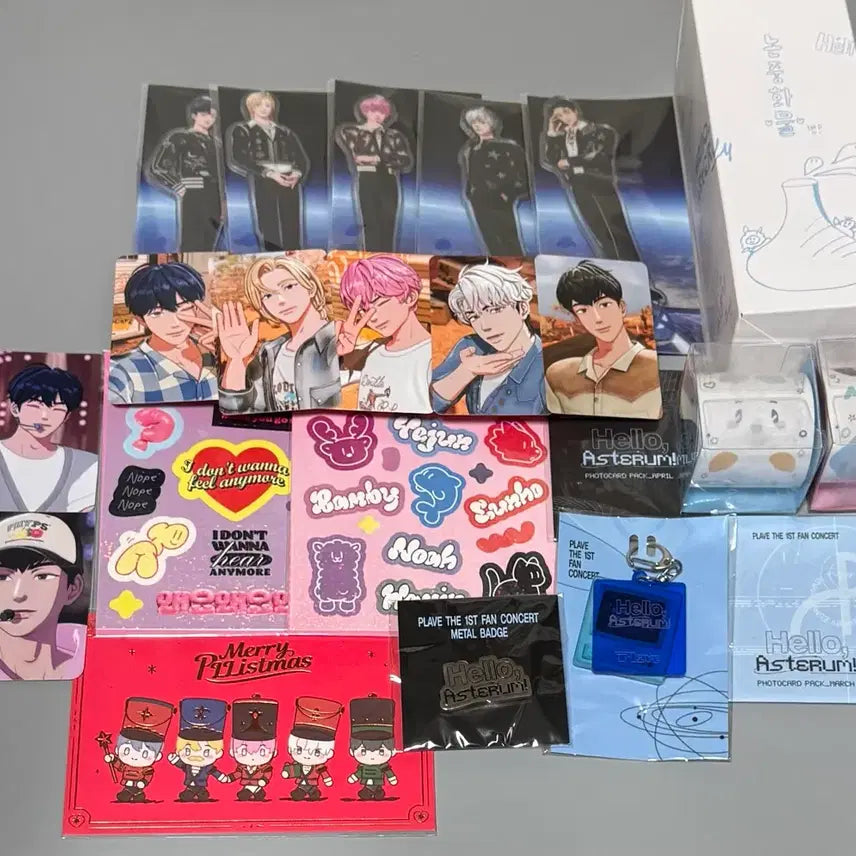 [BUNJANG] PLAVE Bundle Set - Water Bottle, Stickers, Photocards, Acrylic Stand, Keychain, Badge / 플레이브 물병, 스티커, 포카팩 등등 일괄