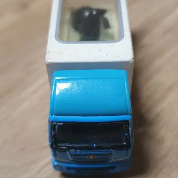 [BUNJANG] Tomica No. 47 Penguin Transport Truck Toy / 토미카 No.47 동물 운반차(펭귄)