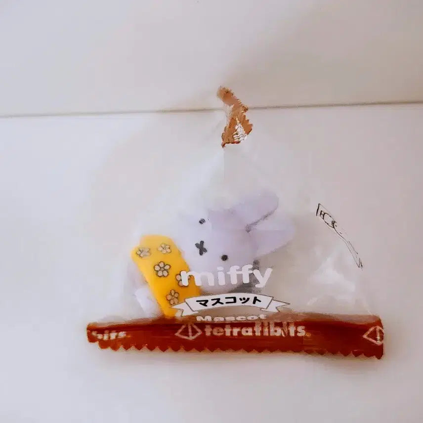 [BUNJANG] Daiso Japan Miffy Figure with Floral Outfit / 일본 다이소 미피 피규어 꽃무늬옷 미피 피규어