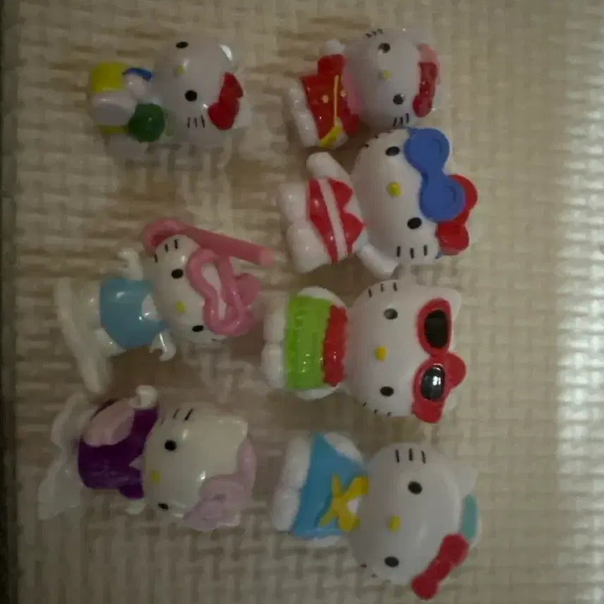 [BUNJANG] Kinder Joy Hello Kitty Figurines Set (7 Pieces) / 킨더조이 헬로키티 피규어 7종
