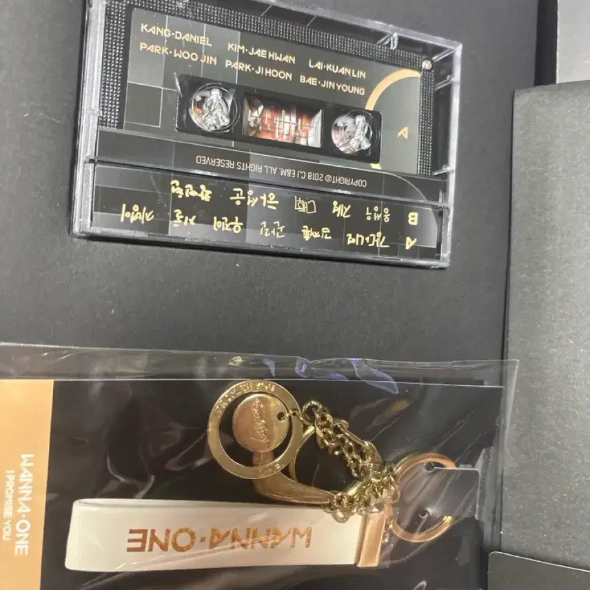 [BUNJANG] Wanna One 0+1=1 (I PROMISE YOU) Cassette Tape Album / 워너원 0+1=1 (I PROMISE YOU) 카세트테이프 앨범