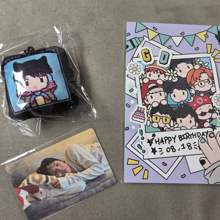 [BUNJANG] G-Dragon Birthday Photocard Keychain Postcard Set / 지드래곤 생일선물 포카 키링 엽서 세트(3종)