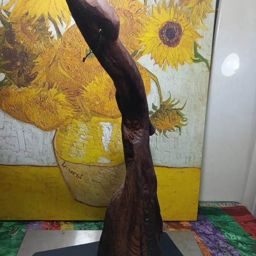 [BUNJANG] Wooden Sculpture Art Piece with Sunflower Background / 나무 조각 예술 작품