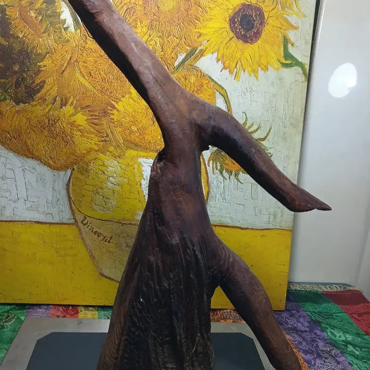 [BUNJANG] Wooden Sculpture Art Piece with Sunflower Background / 나무 조각 예술 작품