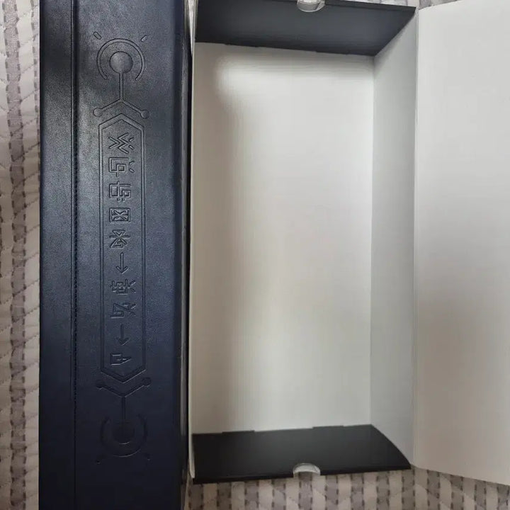 [BUNJANG] Digimon Card Omegamon Leather Storage Box (Unsealed) / 디지몬카드 오메가몬 가죽스토리지박스 단순개봉품