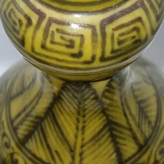 [BUNJANG] Yongle Period Celadon Porcelain Vase with Floral Motif / 영락년제 황지 초화문 옥호춘병 높31 지18 센 중국도자기 고도자 골통품