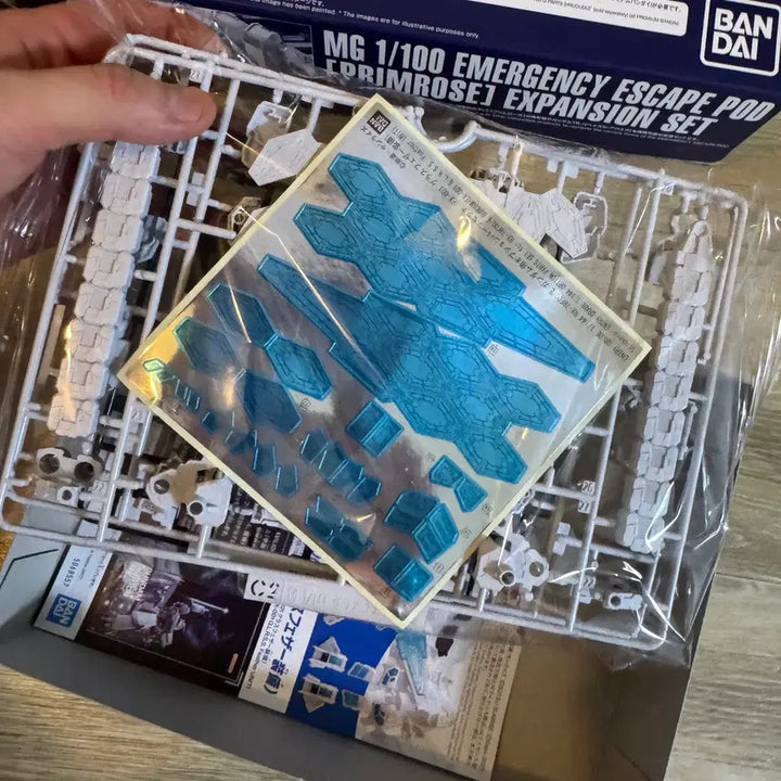 [BUNJANG] Bandai Entry Grade 1/144 EXPO 2025 RX-78F00/E Gundam Option Parts Set (EX-001 Glass Feather Equipment) / 반다이 엔트리 그레이드(ENTRY GRADE) 1/144 엑스포 2025 RX-78F00/E 건담용 옵션 파츠 세트 (EX-001 글라스 페더 장비)