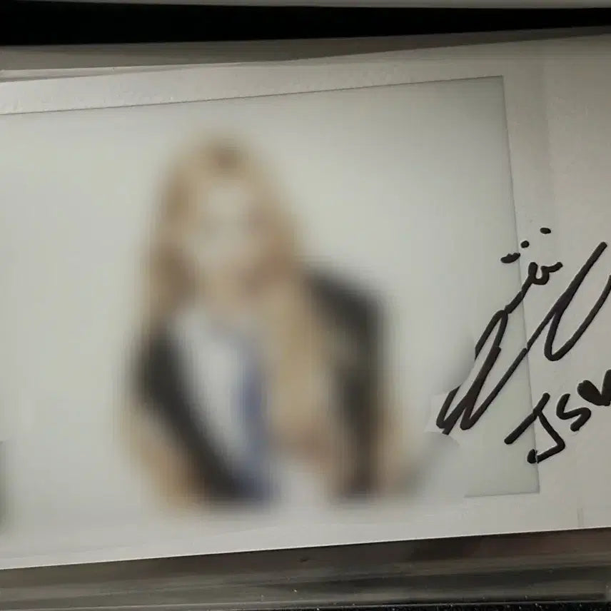 [BUNJANG] ARTMS Jinsoul Signed Polaroids / 아르테미스 진솔 싸인폴라