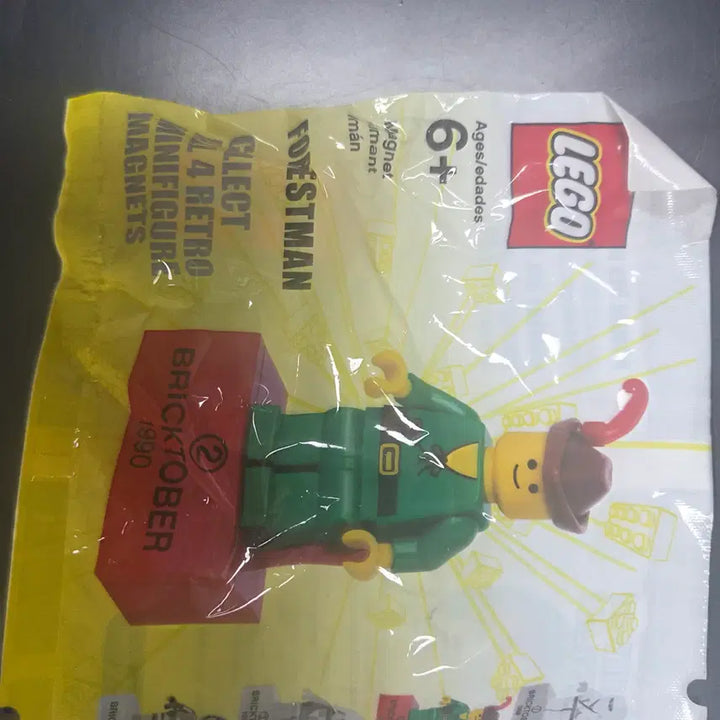 [BUNJANG] LEGO Bricktober Retro Magnets (1984 Astronaut) / 레고: 브릭토버 레트로 자석 (2856223, 2856224, 2856225, 2856226) 빈티지