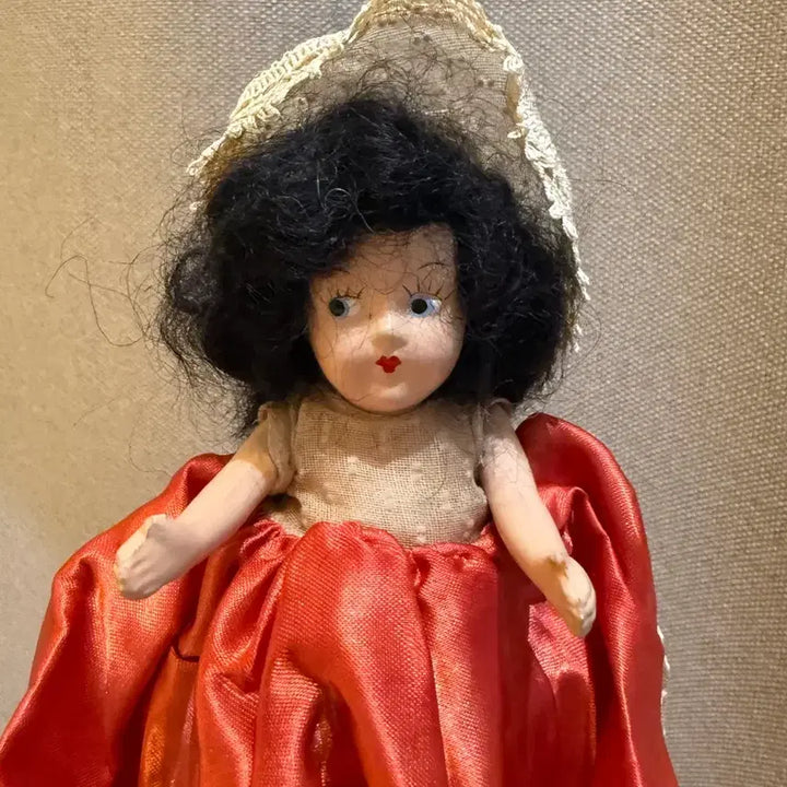 [BUNJANG] Vintage Doll Red Dress Bonnet Lace / 빈티지 인형 빨간 드레스 보넷 레이스
