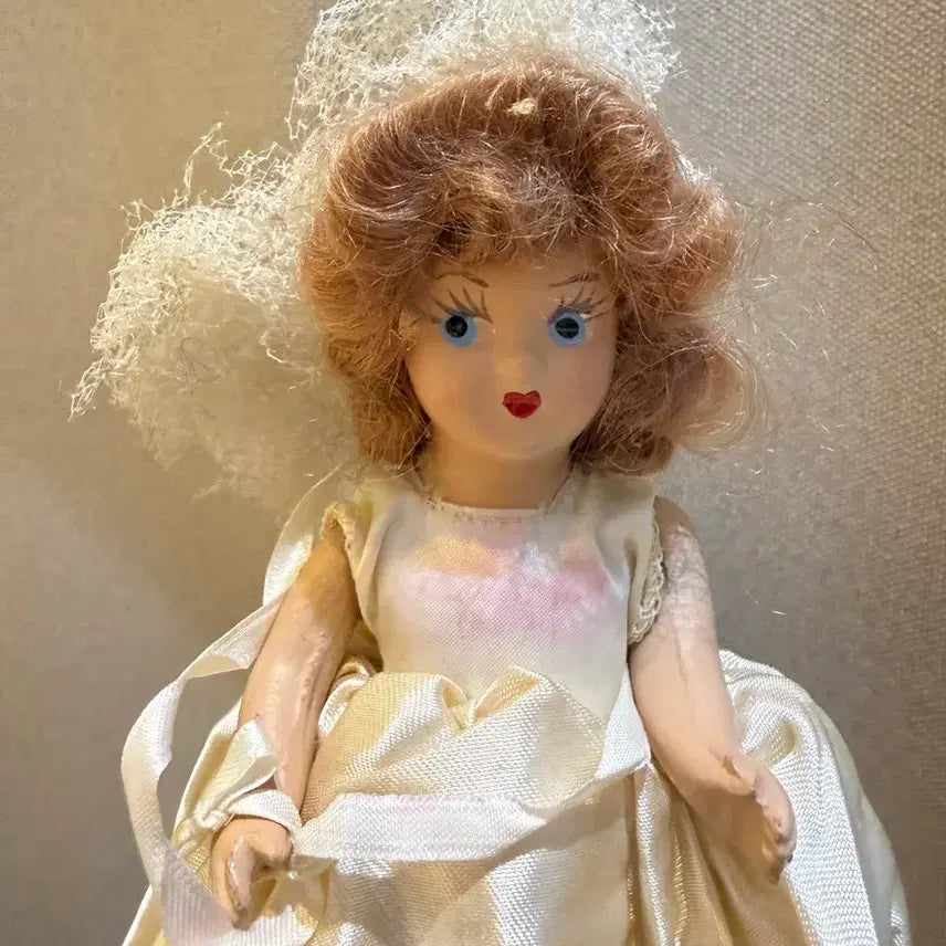 [BUNJANG] Vintage Bride Doll in Satin Wedding Dress / 빈티지 신부 인형 웨딩 드레스