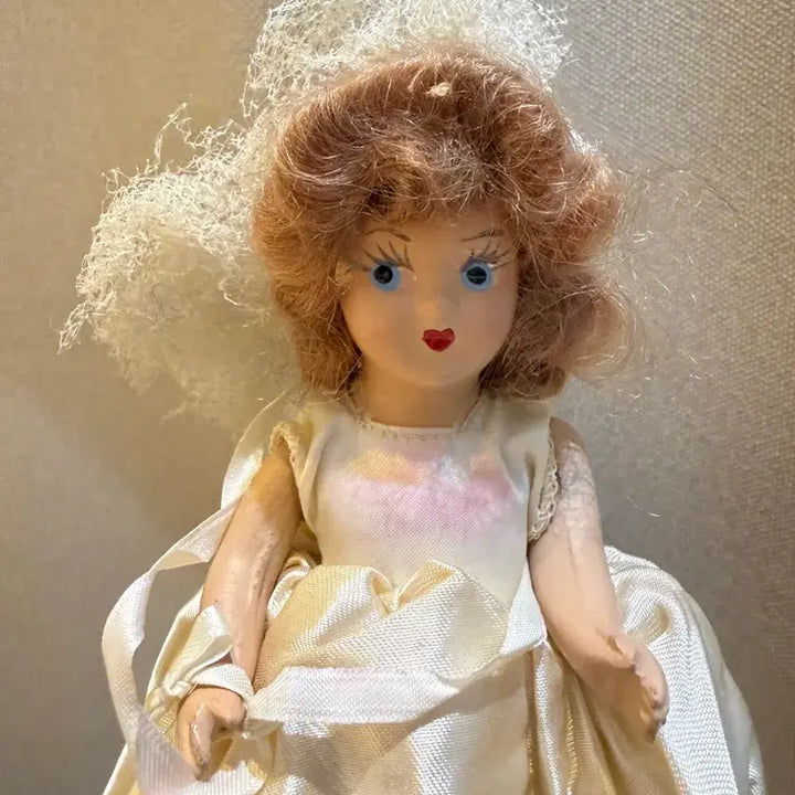 [BUNJANG] Vintage Bride Doll in Satin Wedding Dress / 빈티지 신부 인형 웨딩 드레스