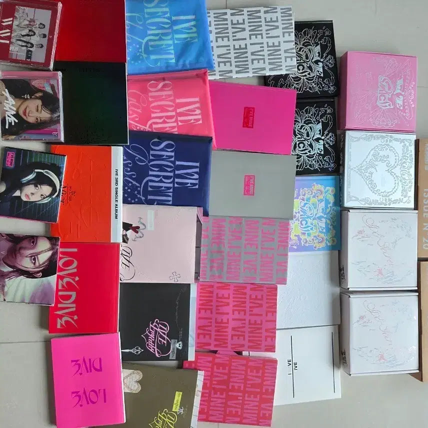 [BUNJANG] IVE Album Bundle Set with DICON Magazine / 아이브 앨범 일괄로 팔아요(디아이콘 잡지 세트 포함)
