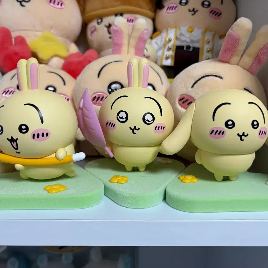 [BUNJANG] Chiikawa Usagi "Full of Usagi" Figure - Big Eyes Version / 치이카와 우사기 투성이 피규어 초롱눈
